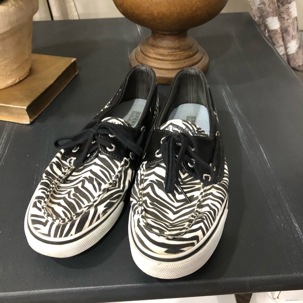Sperry boat shoes zebra print size 9